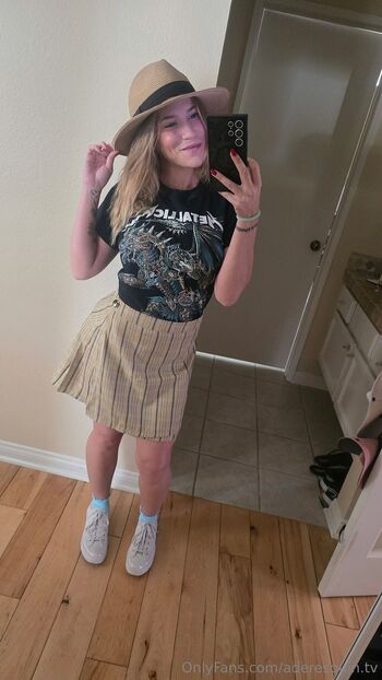 QuinnyOffCamer / aderesquin.tv nude photo #23