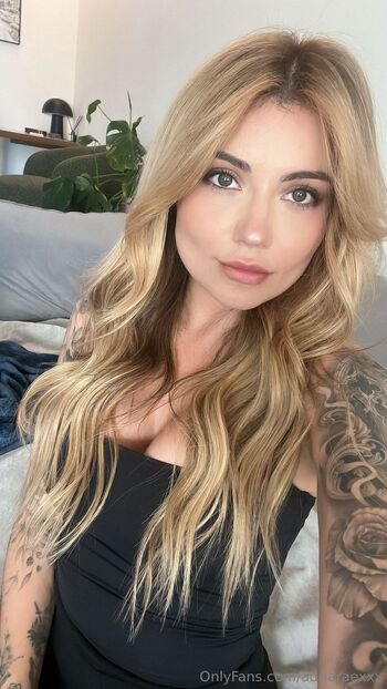 Adria Ra / adriaraexxx nude photo #12