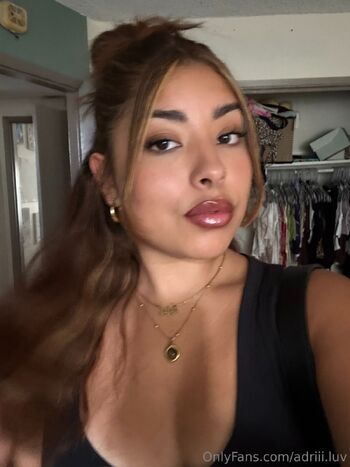 Adrianna / adriii.luv nude photo #13