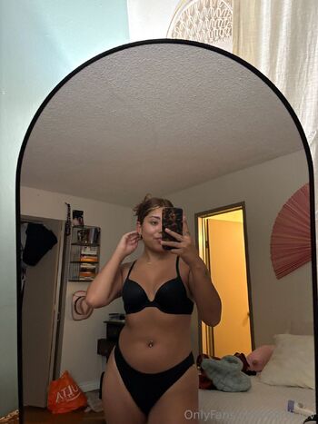 Adrianna / adriii.luv nude photo #14