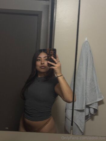 Adrianna / adriii.luv nude photo #20