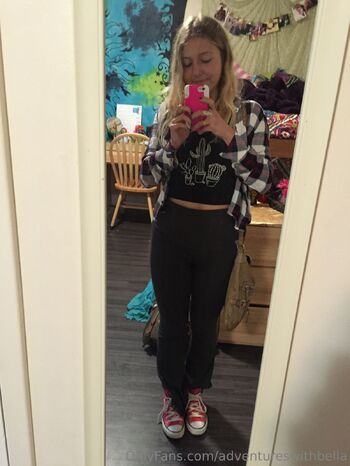 Bell / adventureswithbella / bellaadventure_ nude photo #29