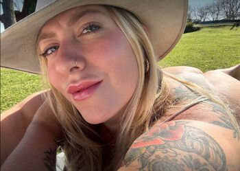 Anna Johnso / affableanna nude photo #10