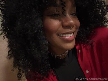 Justine / afrokeik nude photo #1