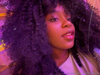 Justine / afrokeik nude photo #3