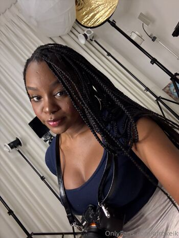 Justine / afrokeik nude photo #4