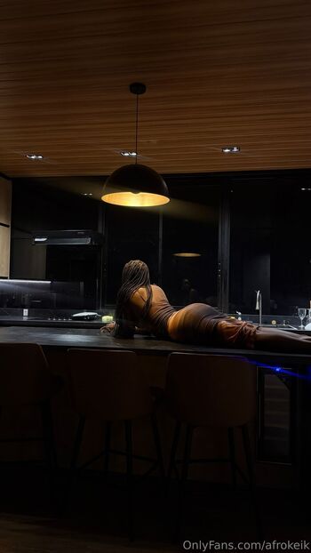 Justine / afrokeik nude photo #7