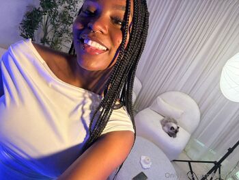 Justine / afrokeik nude photo #11