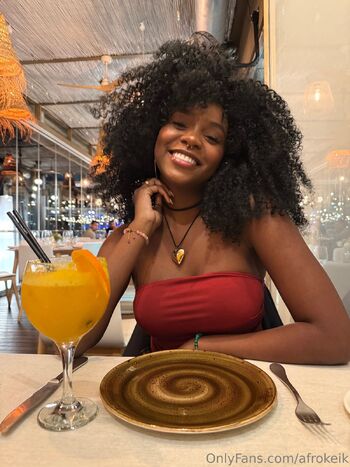 Justine / afrokeik nude photo #12