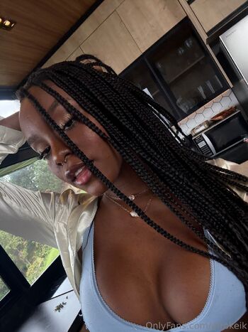 Justine / afrokeik nude photo #27
