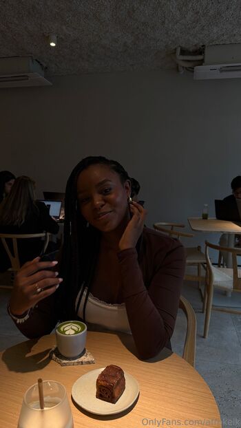 Justine / afrokeik nude photo #31