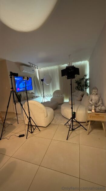 Justine / afrokeik nude photo #35