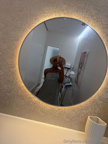 Justine / afrokeik nude photo #37