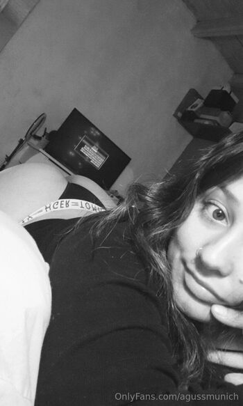 AVAILABLE NOW / agussmunich nude photo #1