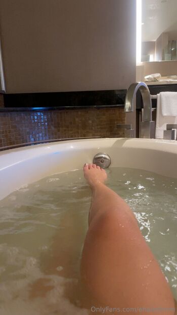 Sexy / ahalestorm nude photo #14