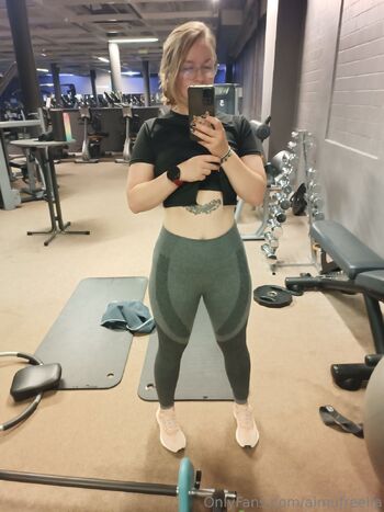 Aimufreeli / aimufreelia nude photo #2