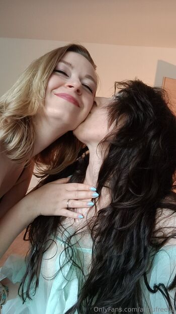 Aimufreeli / aimufreelia nude photo #4