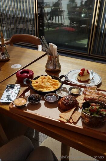 Aisu Busty Queen / aisultanax / aisultanaonly nude photo #15