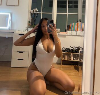 Aj / aja.xo nude photo #2