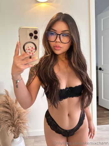 Akem / akemiikaze nude photo #11