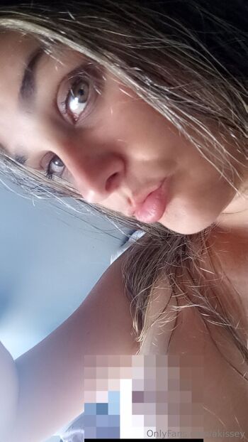 A L E J A BIG ASS / akissey nude photo #2