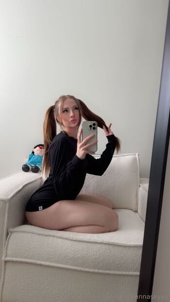 Alanna Sky / alannaskyye / alannalaliberte / allyskye nude photo #15