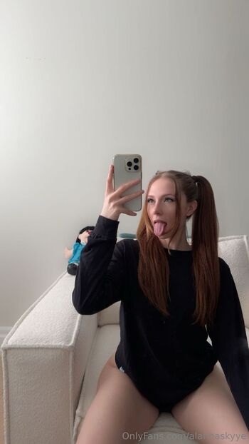 Alanna Sky / alannaskyye / alannalaliberte / allyskye nude photo #18