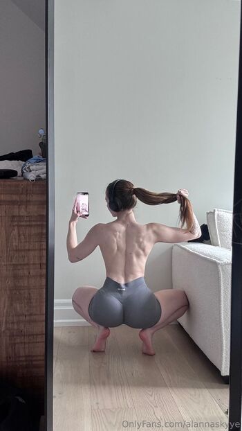 Alanna Sky / alannaskyye / alannalaliberte / allyskye nude photo #21