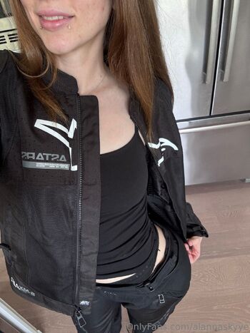 Alanna Sky / alannaskyye / alannalaliberte / allyskye nude photo #24