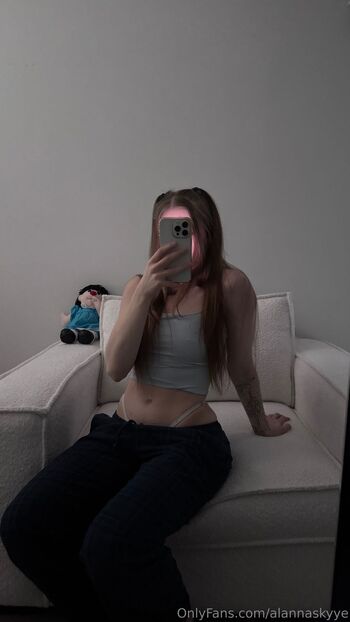 Alanna Sky / alannaskyye / alannalaliberte / allyskye nude photo #25