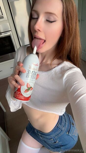 Alanna Sky / alannaskyye / alannalaliberte / allyskye nude photo #27