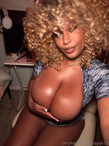 LayLa / alayah33 nude photo #9