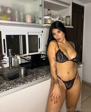 Alba / albagomez nude photo #7