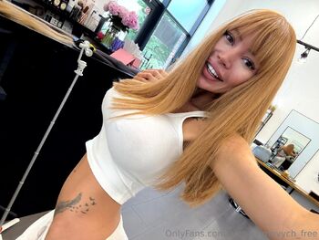 Alena 𝓼𝓮𝔁𝔂 / alena_omovych_free nude photo #29