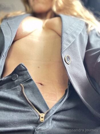 Alessandr / alessandra.journey nude photo #16