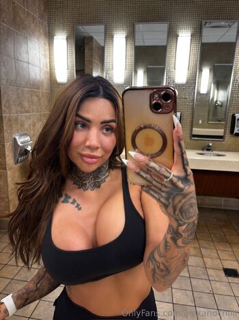 Ale / alexandchilll nude photo #3