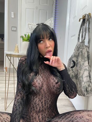 Ale / alexandchilll nude photo #7