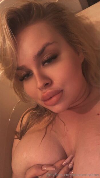 Alexandr / alexandrabbw / girlcurve nude photo #1