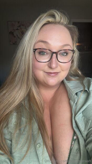 Alli / alexandrraah / allie_katt94 nude photo #9