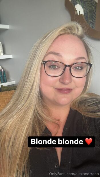 Alli / alexandrraah / allie_katt94 nude photo #11