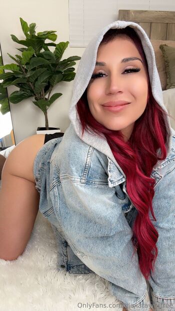 MOMMY LE / alexataylorfree nude photo #3