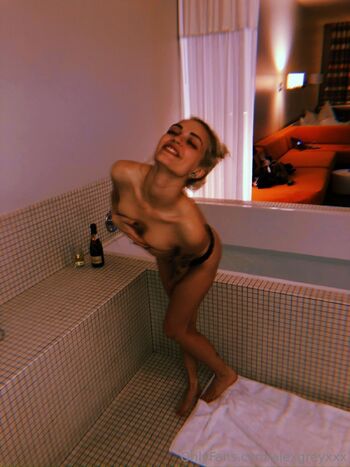 Alex Grey (YOUR FAVORITE BLONDIE / alexgreyxxx nude photo #6