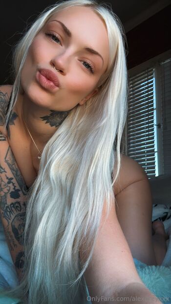 Alex Grey (YOUR FAVORITE BLONDIE / alexgreyxxx nude photo #7