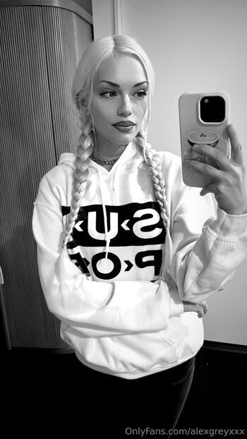 Alex Grey (YOUR FAVORITE BLONDIE / alexgreyxxx nude photo #8