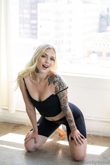 Alex Grey (YOUR FAVORITE BLONDIE / alexgreyxxx nude photo #20