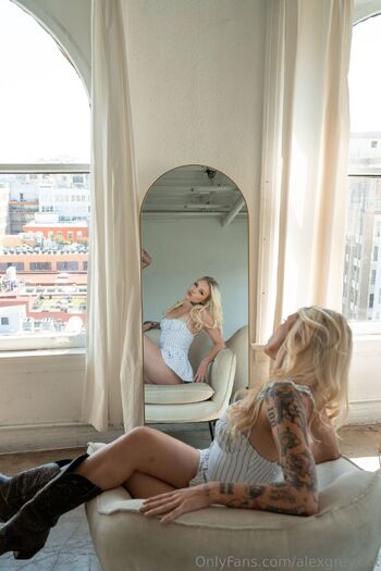 Alex Grey (YOUR FAVORITE BLONDIE / alexgreyxxx nude photo #24