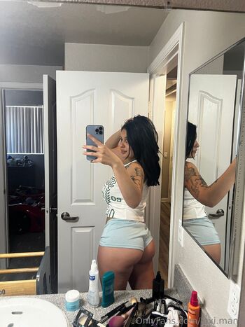 Alexi / alexiiiiss nude photo #8