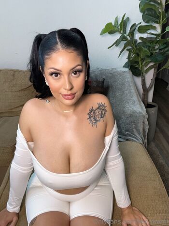 Alexi / alexiiiiss nude photo #9