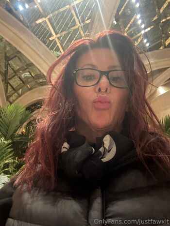 AlexisFawx.T / alexisfawxlive.tv / alexisfawx / plantmomafawx nude photo #21