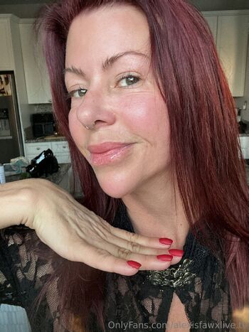 AlexisFawx.T / alexisfawxlive.tv / alexisfawx / plantmomafawx nude photo #25